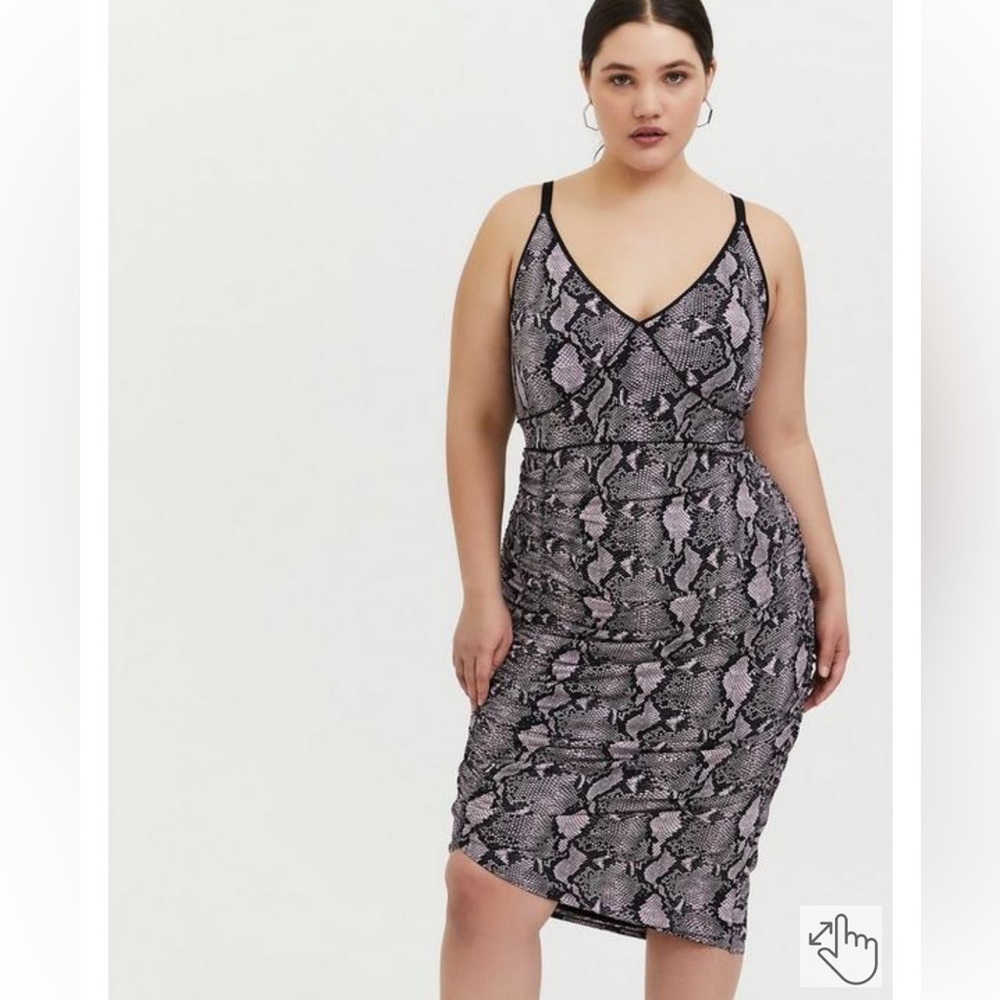 TORRID MAUVE PINK SNAKESKIN PRINT STUDIO KNIT RUCHED BODYCON DRESS NWT Size  3